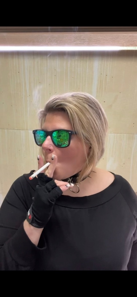 smokingmistresslex onlyfans leaked picture 2