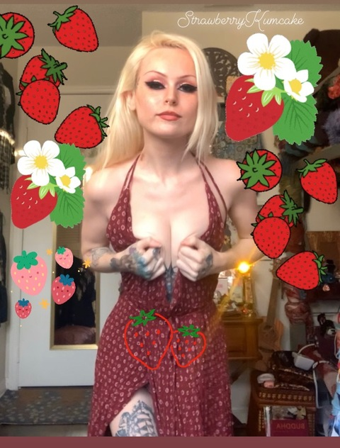 strawberrykumcake onlyfans leaked picture 2