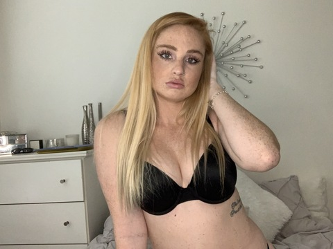 sweetstrawberry96 onlyfans leaked picture 2