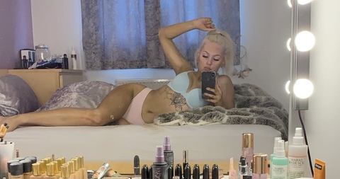 thebestblondie onlyfans leaked picture 2