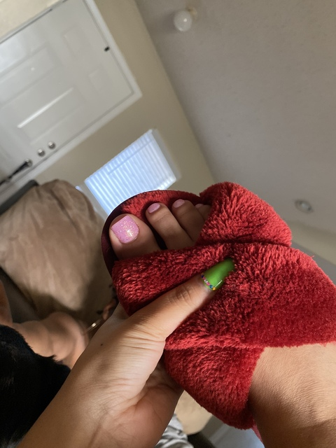 thecamillacruz onlyfans leaked picture 2