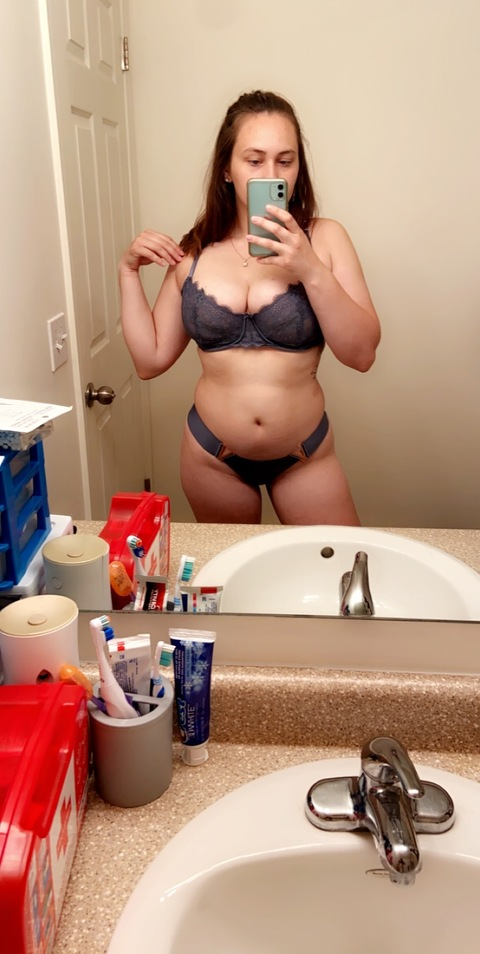 thiccbitch1999 onlyfans leaked picture 2