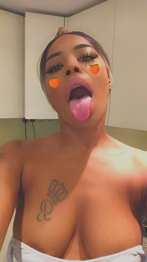 tiaralondon onlyfans leaked picture 2