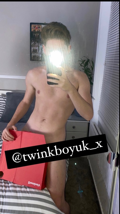 twinkboyukxl onlyfans leaked picture 2