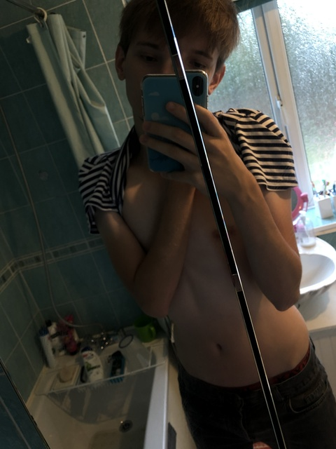 typicaltwinkxxx onlyfans leaked picture 2