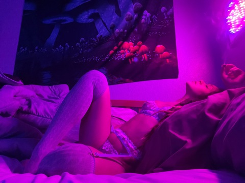 wanderlustwifey onlyfans leaked picture 2