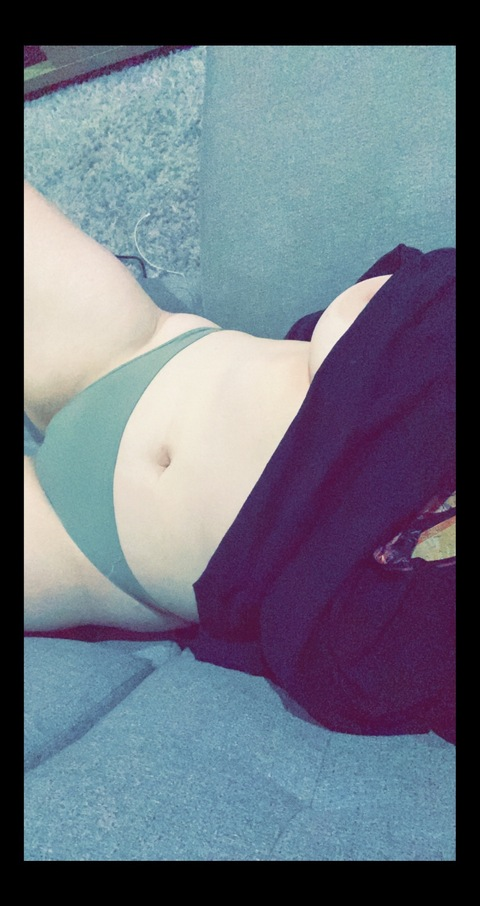 whitegirl1994 onlyfans leaked picture 2