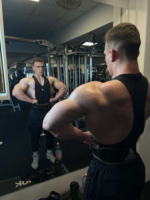 xandermuscle onlyfans leaked picture 2