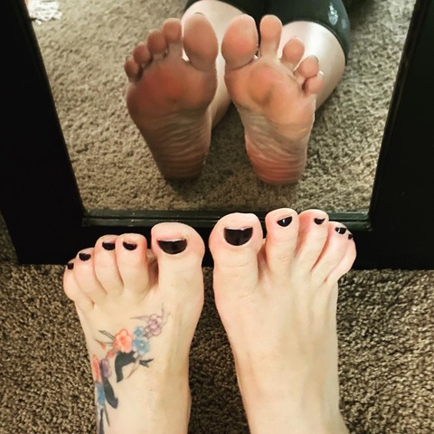 youlovemyfeettrample onlyfans leaked picture 2